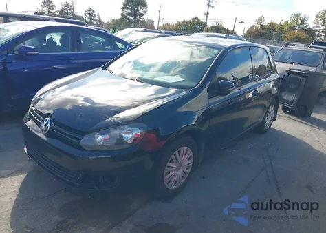 2010 Volkswagen Golf 2-Door z USA, uszkodzony, nr VIN WVWBA7AJ3AW314973